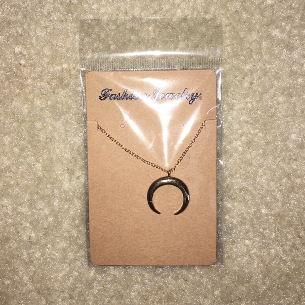 Crescent horn gold necklace - Picture 5 of 5
